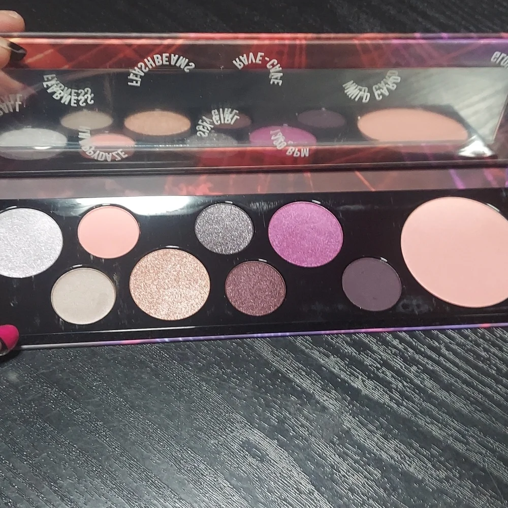 💋🍭Host Pick! Mac Cosmetics Raver Girl Palette